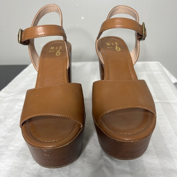 Comfortable heels. Some scratches - Picture 2 of 5